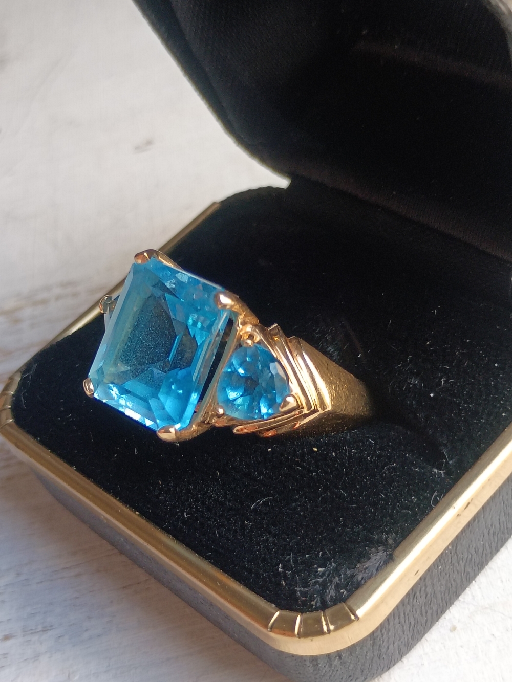 Vintage Solid 10k Gold Ring with Vibrant Blue Topaz Gemstones